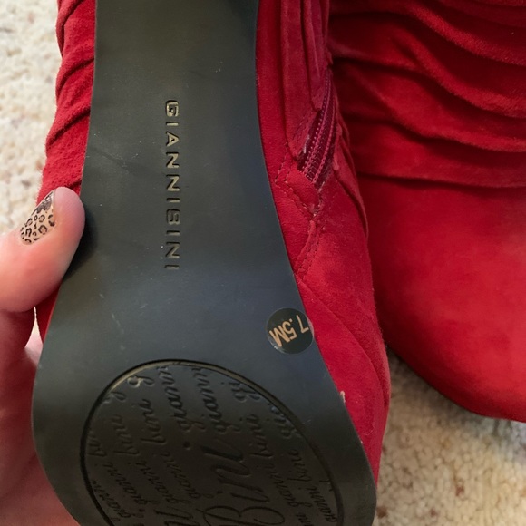 Red Rouched Ruffle Heels - Picture 4 of 8